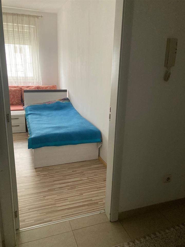 Banesa me qera ne lagjen Lakrishte. 4