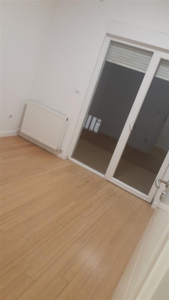 Banesa me qera per zyre ne Rrugen B. 3