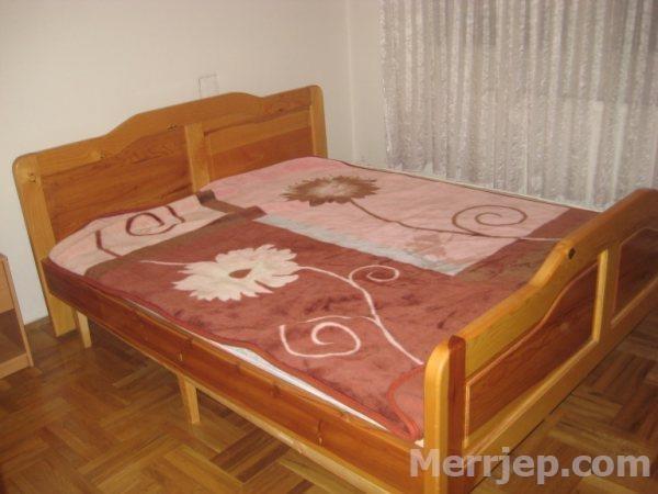 Banese me qera afer Hotel Siriusit. 3