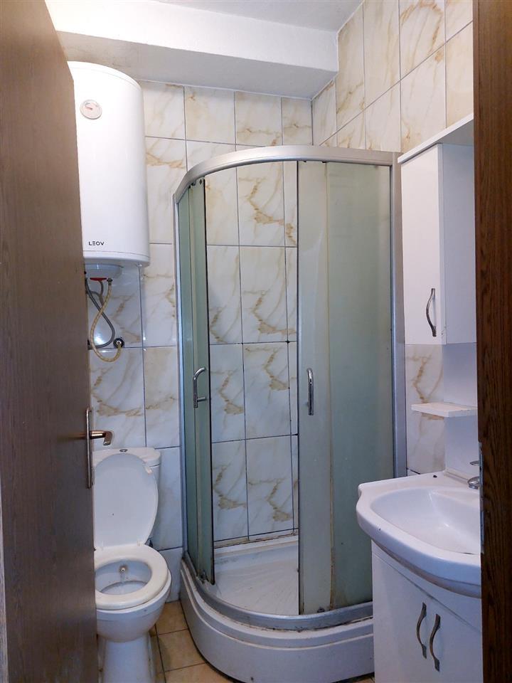 Gasonjere me qera ne lagjen Tophane. 4