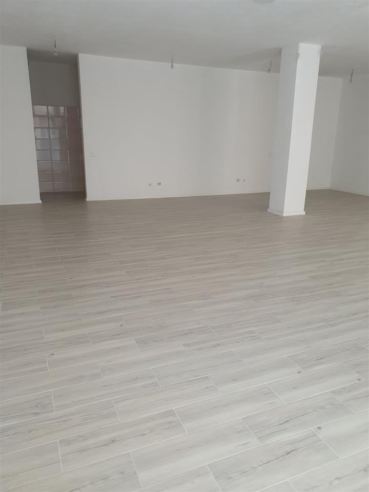 Lokal me qera ne rrugen Muharrem Fejza. 2