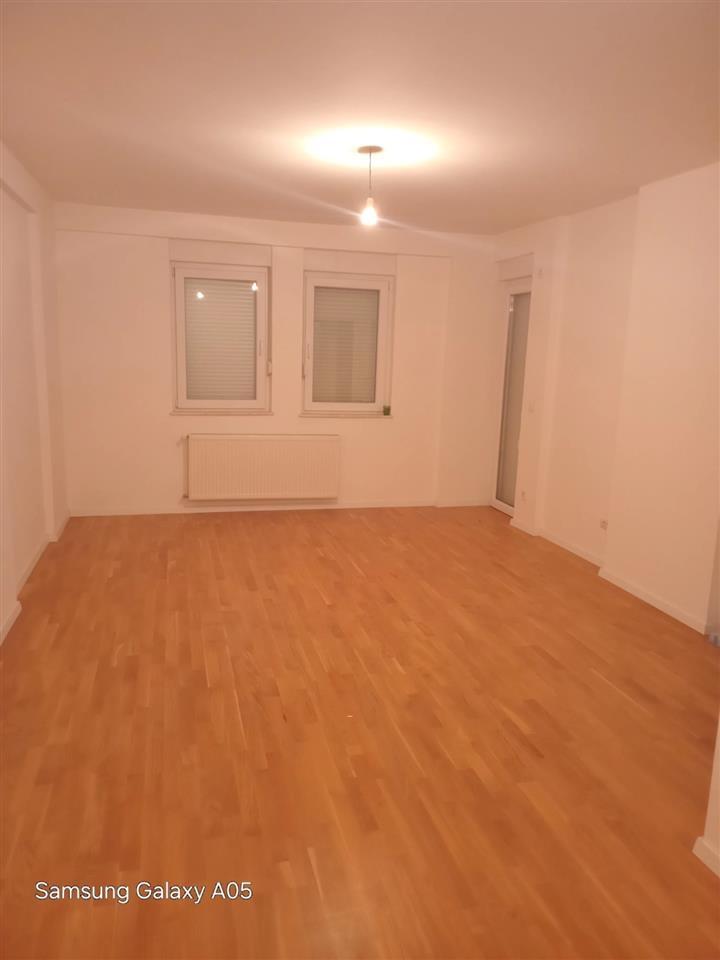 Shitet banesa në rrugen A .