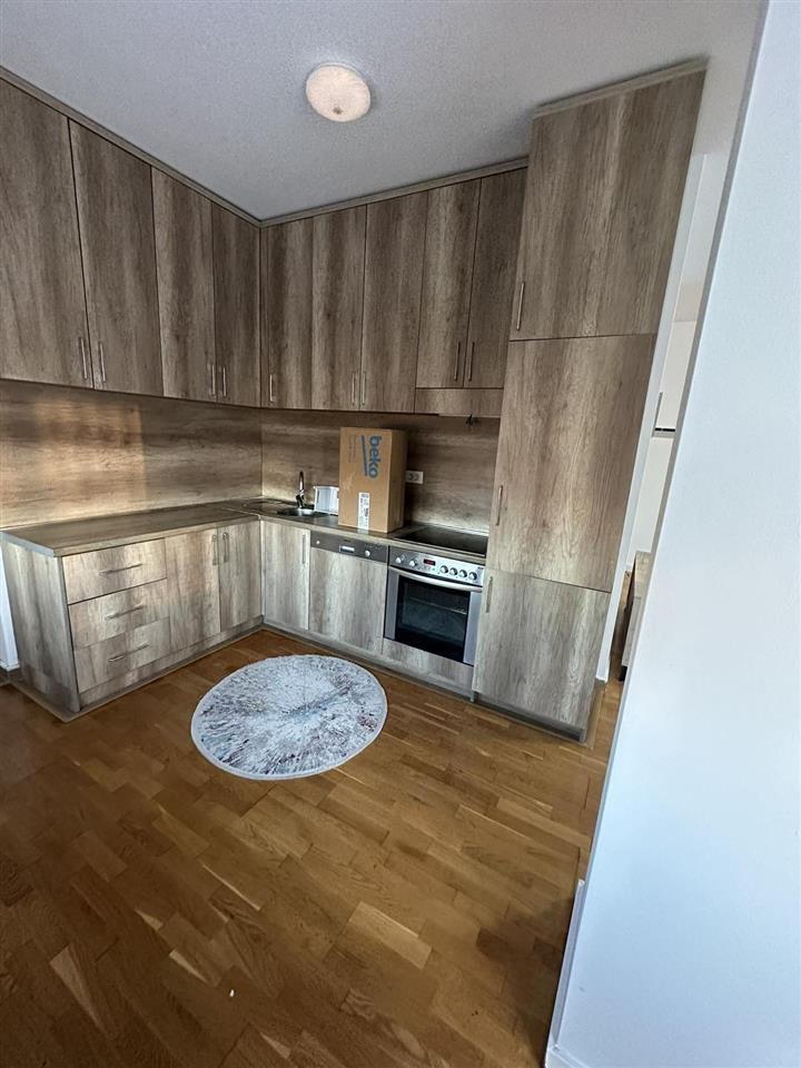 Penthouse me qera ne lagjen Emshir . 4