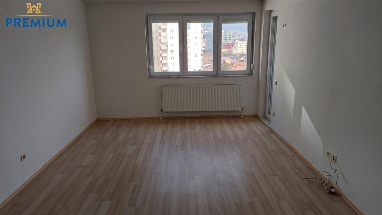Banesa me qera per zyre ne lagjen Tophane .