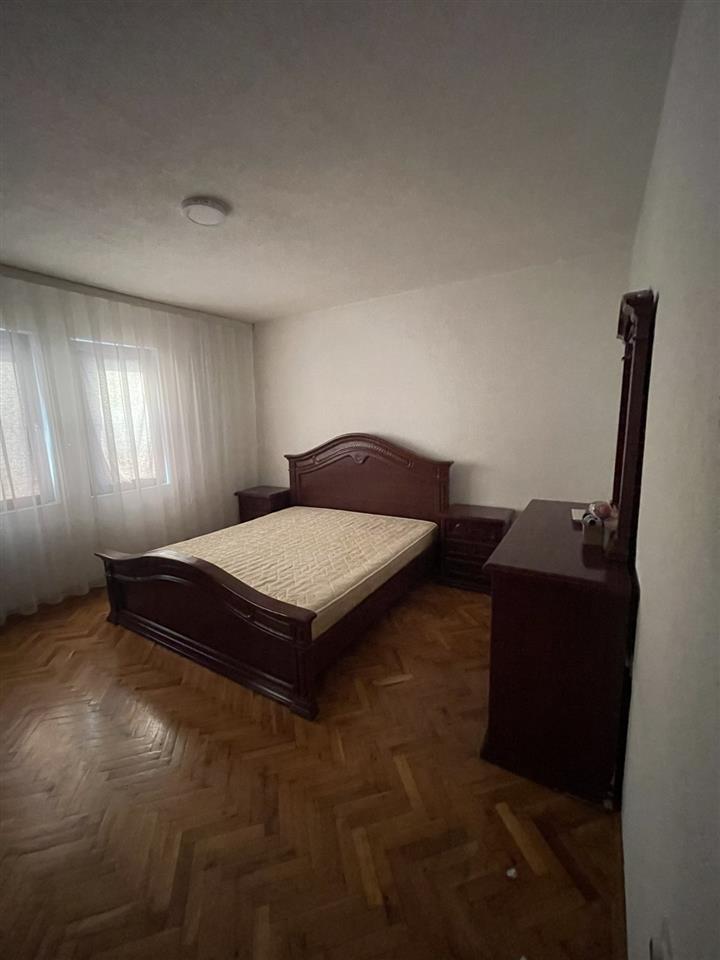 Shtepi me qera ne lagjen Emshir.