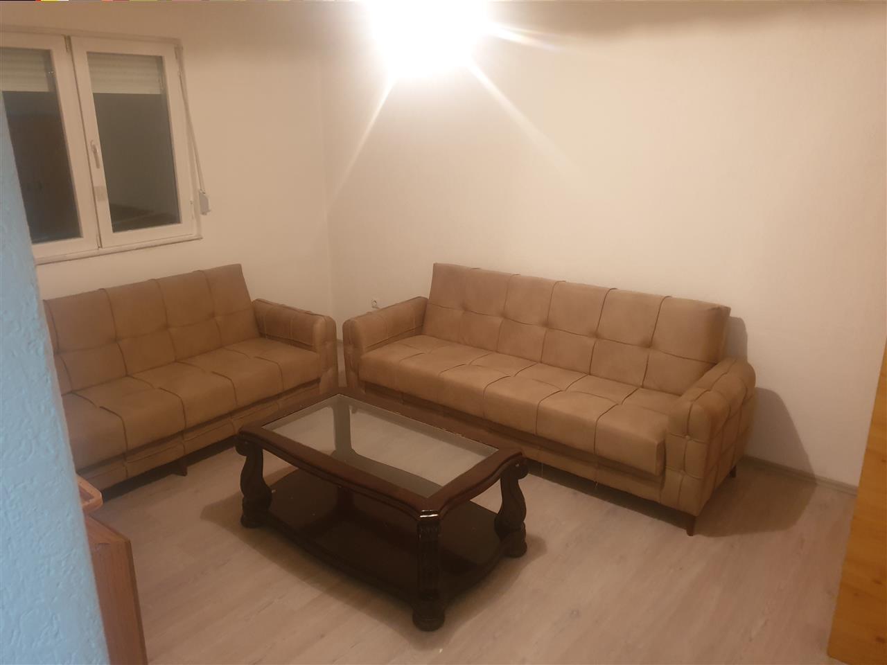 Lëshohet banesa me qera në Prishtinë në Lagjen Ulpiana