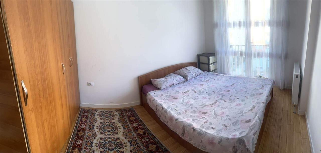 Banesa me qera ne rrugen B . 3
