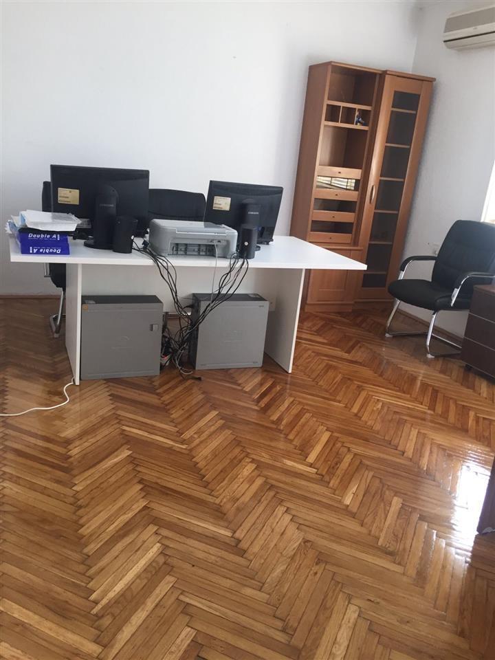 Banesa me qera per zyre ne Qender. 2