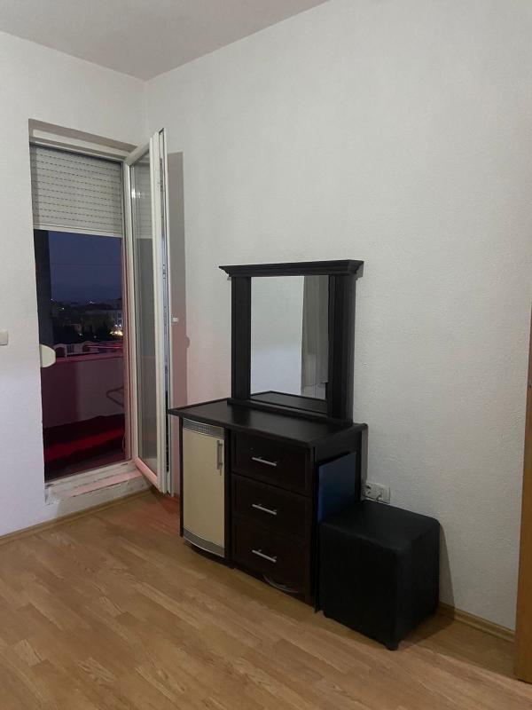 Banesa me qera ne Veternik. 3