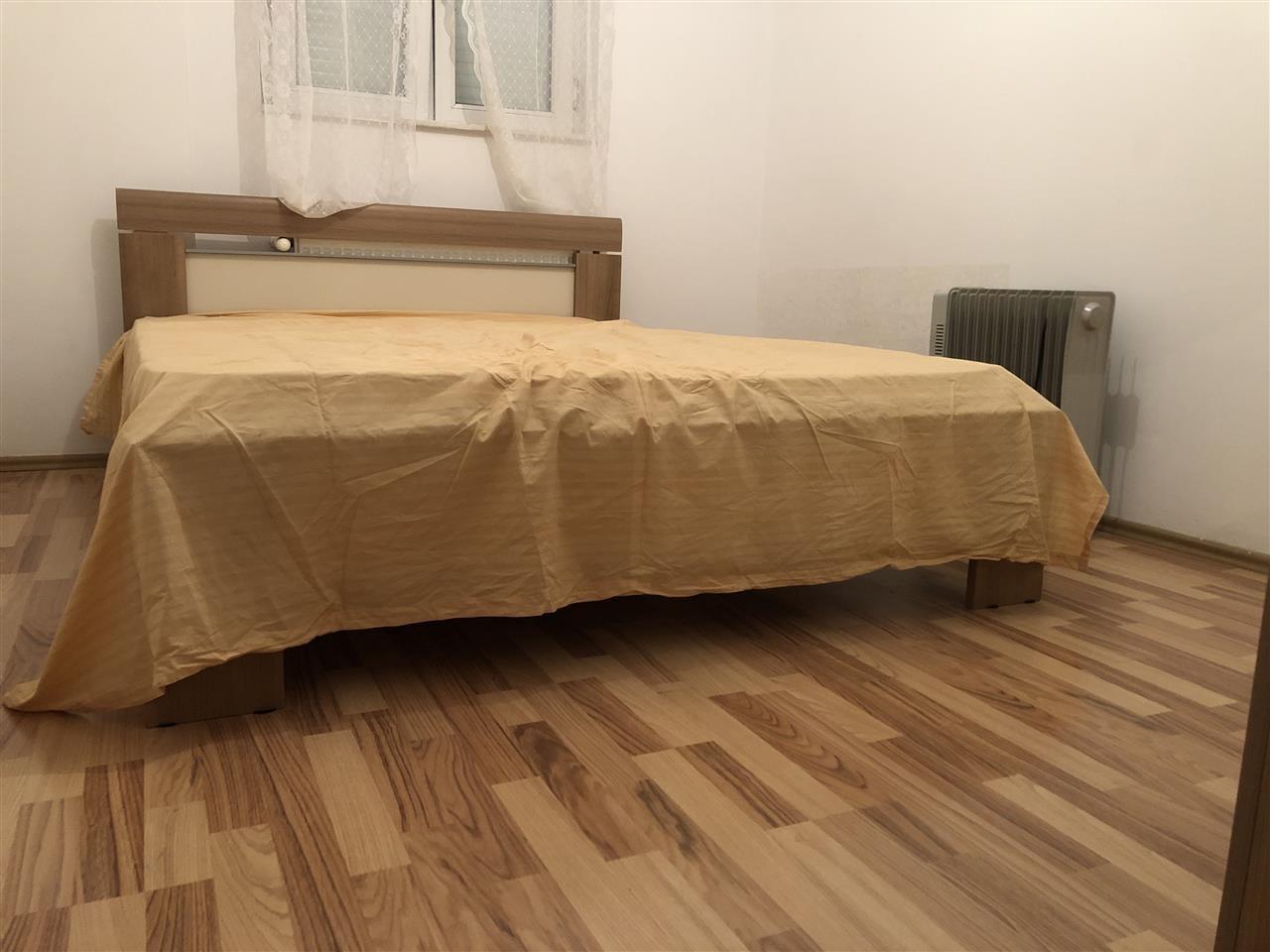 Banes me qera tek Mati 1 4
