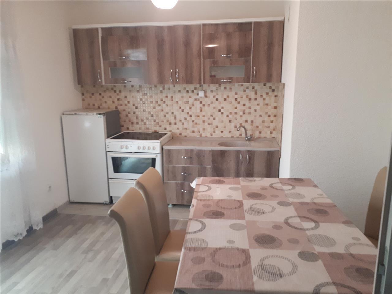 Shtepi me qera ne lagjen Velania
