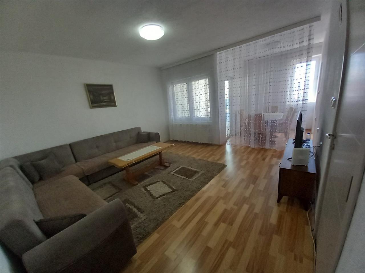 Banes me qera ne lagjen Bregu i Diellit.