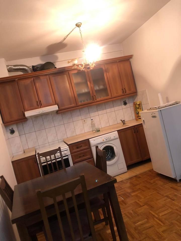 Banes me qera ne lagjen Parku i Qytetit. 2