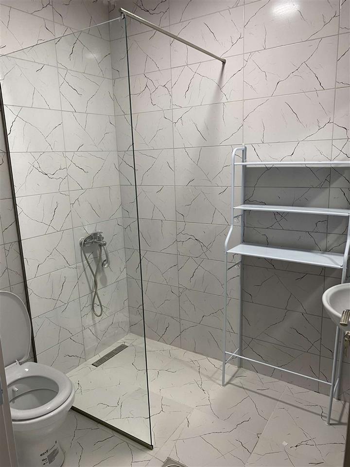 Banes me qira ne Fushe Kosove 1+1 220 2