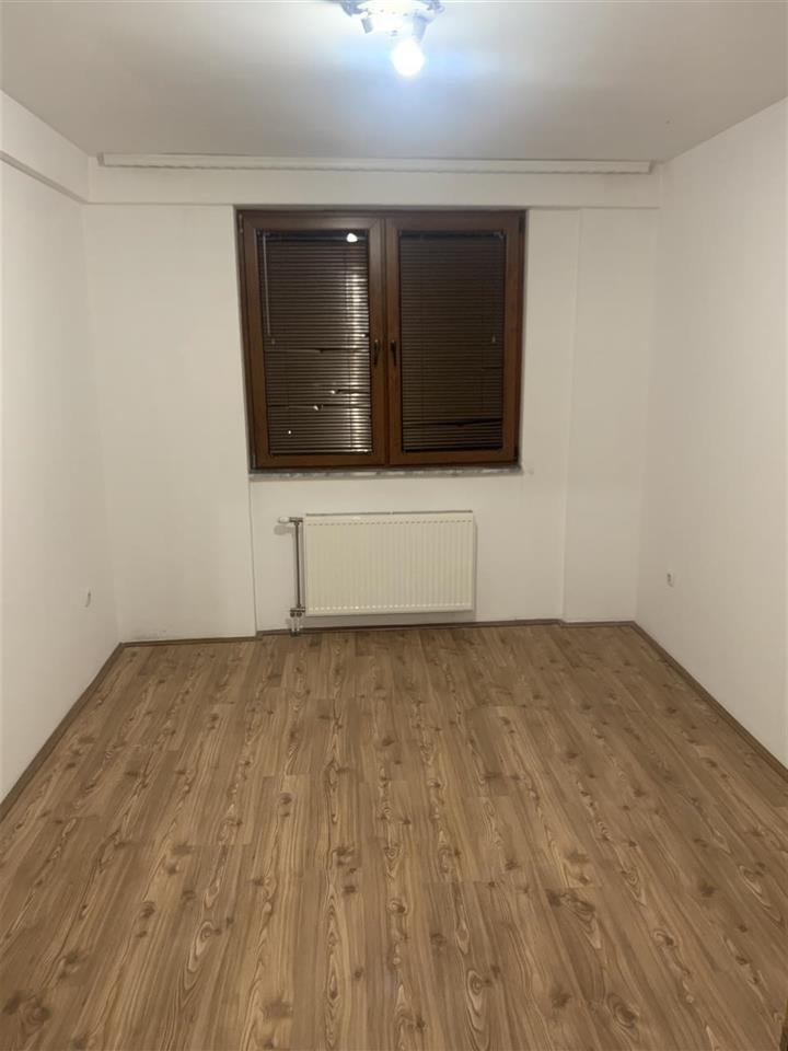 Banesa me qera tek 4 Llullat . 3