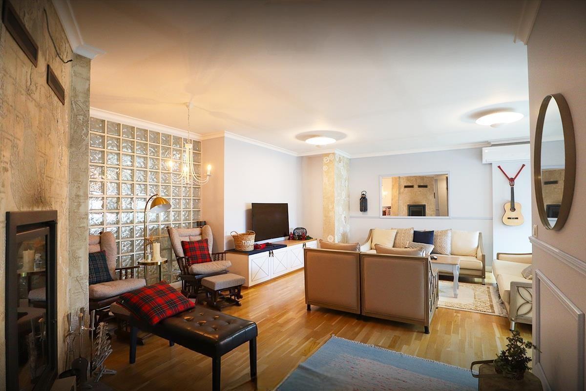 Penthouse me qera ne lagjen Arberia. 2