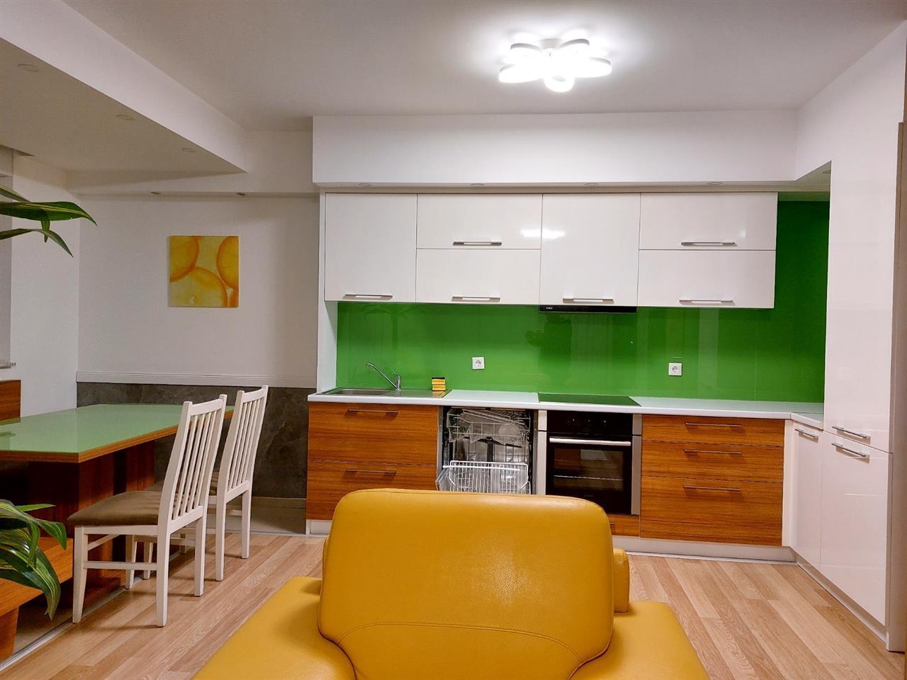 Penthouse me qera ne rrugen B. 2