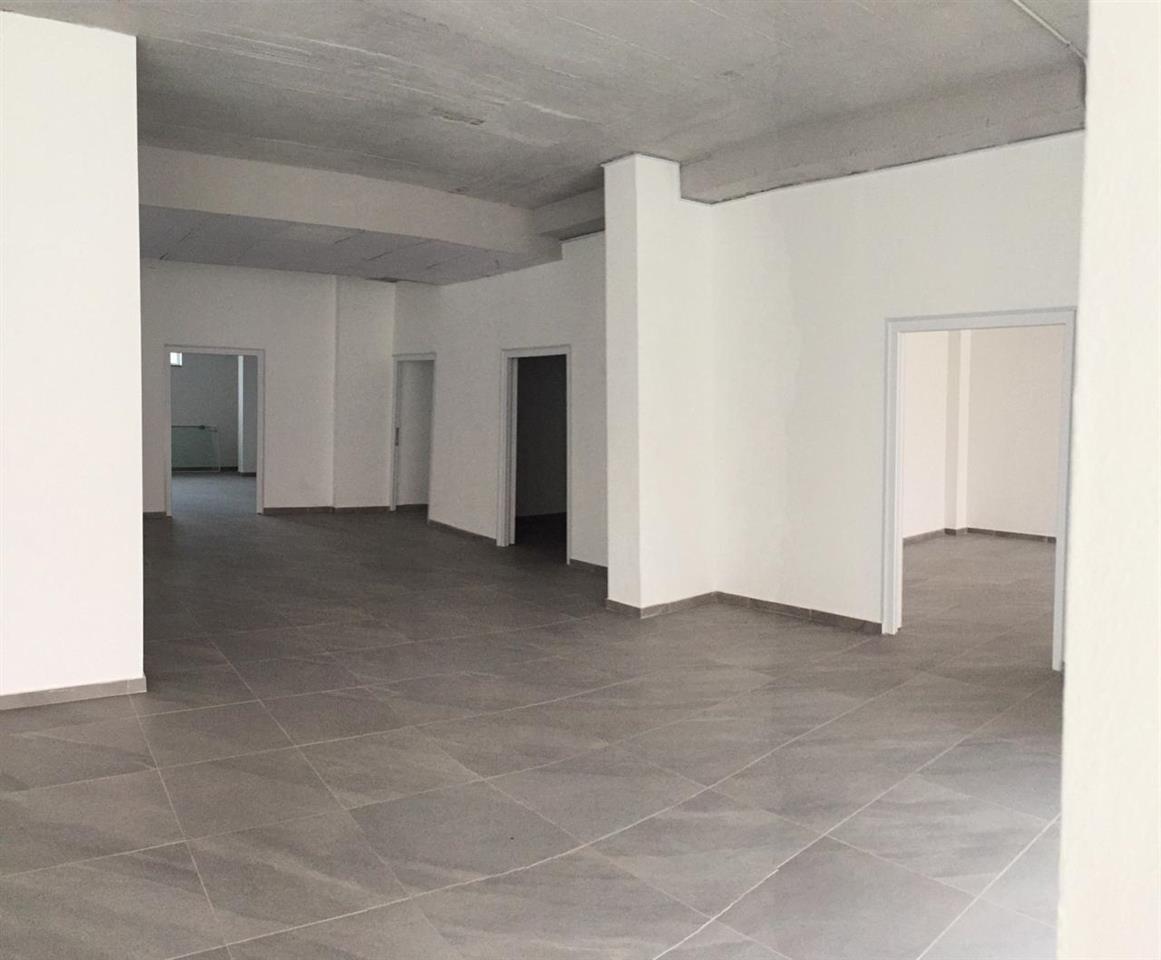 Lokal me qera 200m2 Mati 1 2