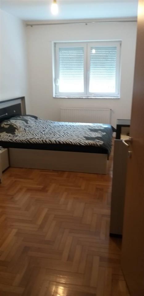 Banese ne shitje ne lagjen Arberia. 3