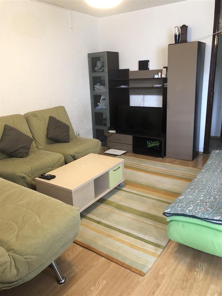 Lëshohet banesë me qera në Prishtinë, në lagjen Ulpiana. 4