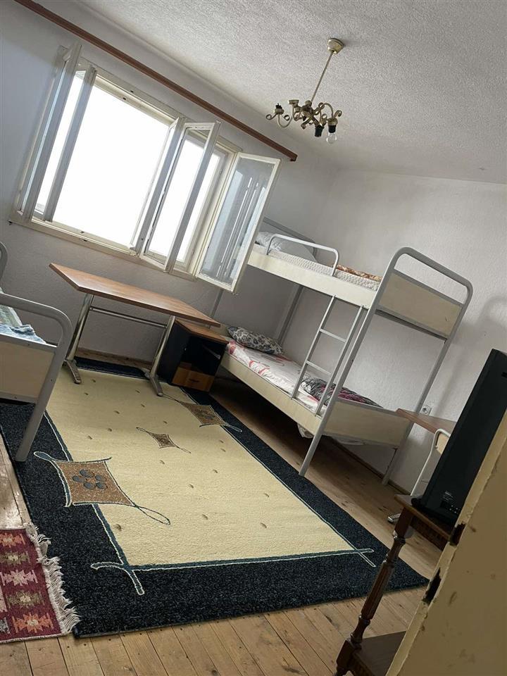 Shtepi me qera per studenta ne rrugen Muharrem Fejza.