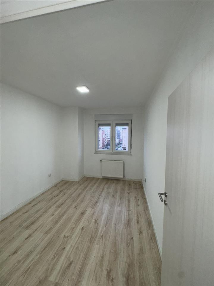 Banes me qera per zyre ne rrugen C. 3