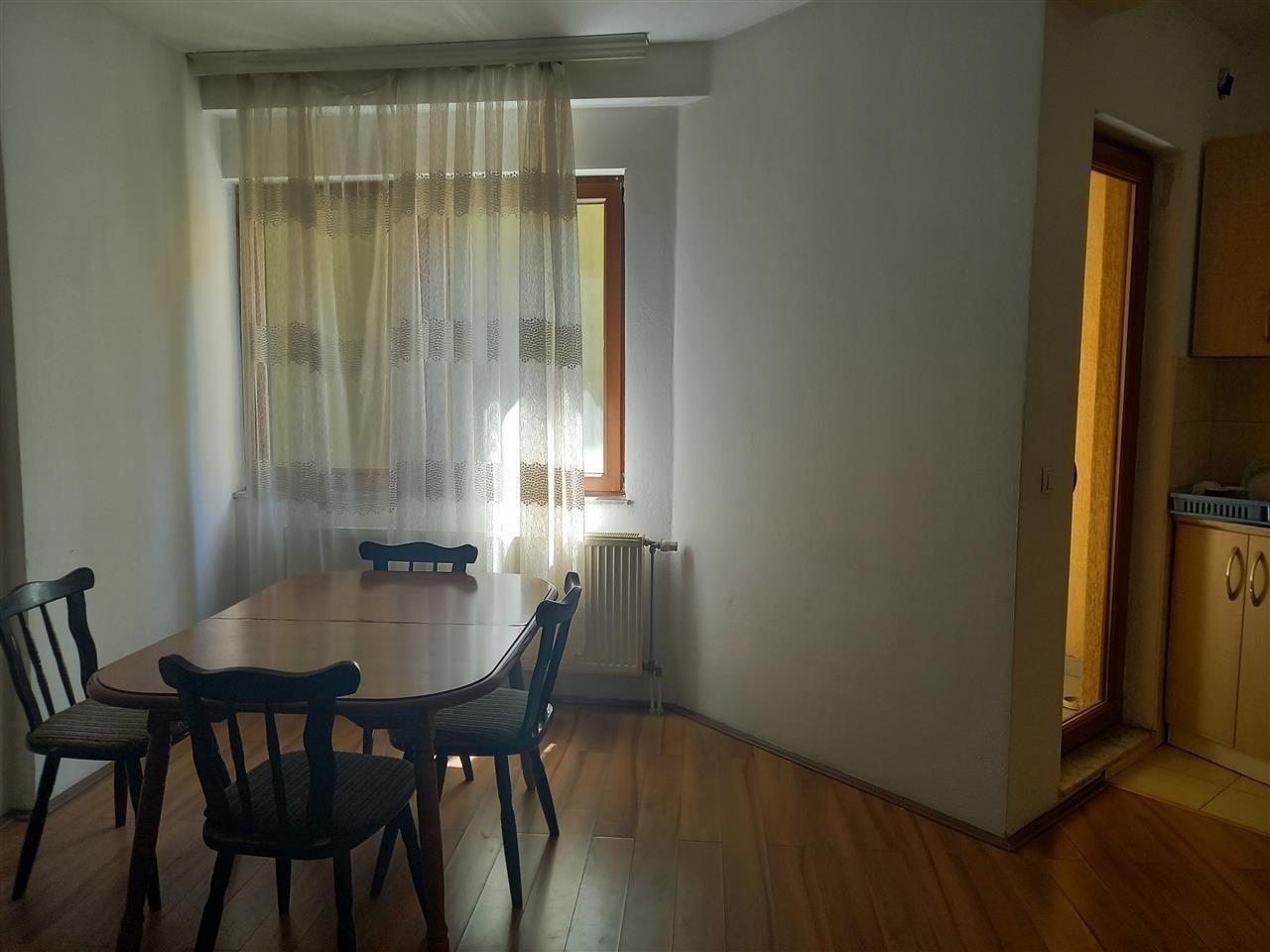 Banese me qera tek Elena Gjika. 3