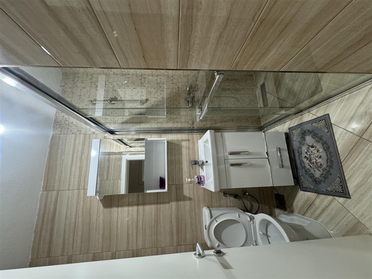 Banes me qera