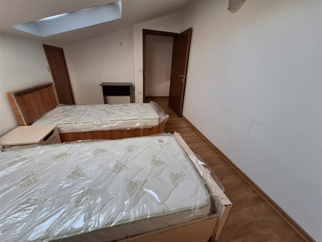 Banes Duplex me qera tek 4 Llullat . 4