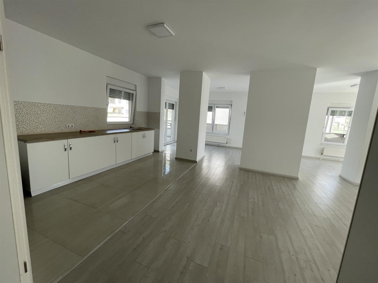 Penthouse me qera per zyre ne rrugen C. 3