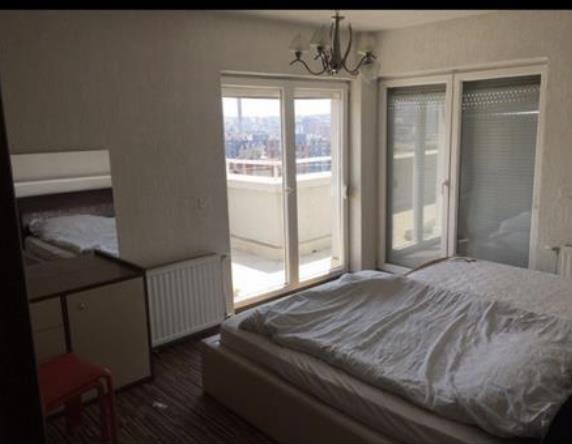 Pent house me qera ne Lakrisht. 4