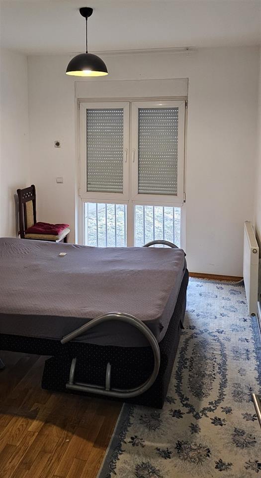 Banes me qira në Rrugen C . 3