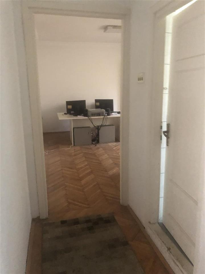 Banesa me qera per zyre ne Qender. 4