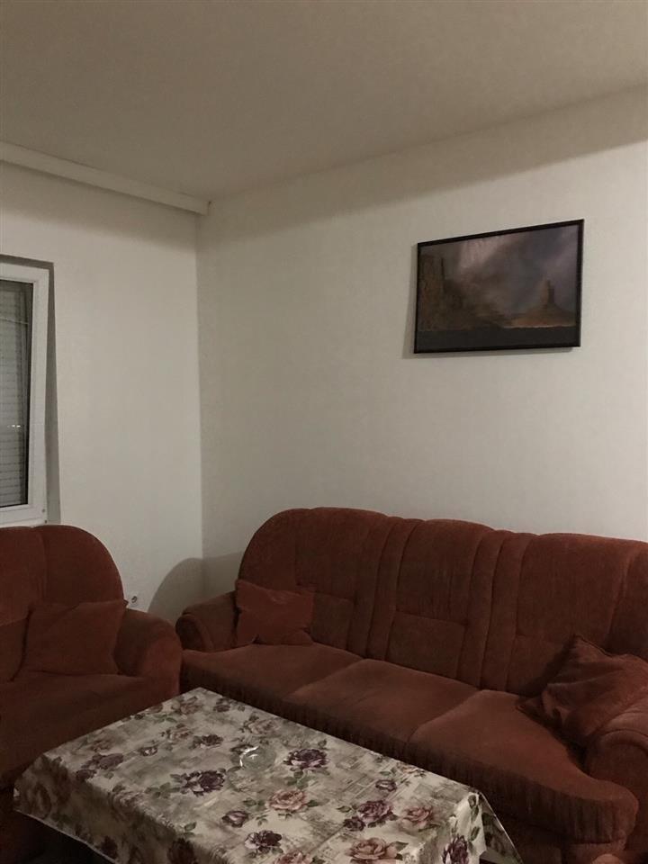 Banesa me qera ne lagjen Velania.