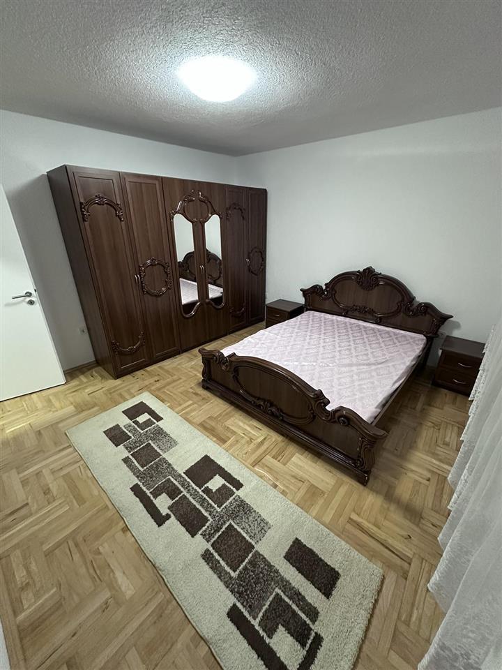 Banes me qera tek Teatri Dodona. 3