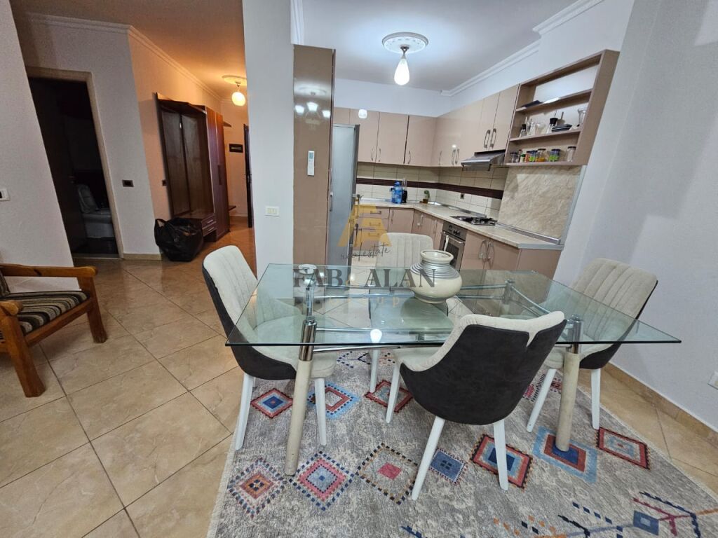 PRANE SHKOLLES MIHAL GRAMENO APARTAMENT 2+1+2 PER SHITJE! 3