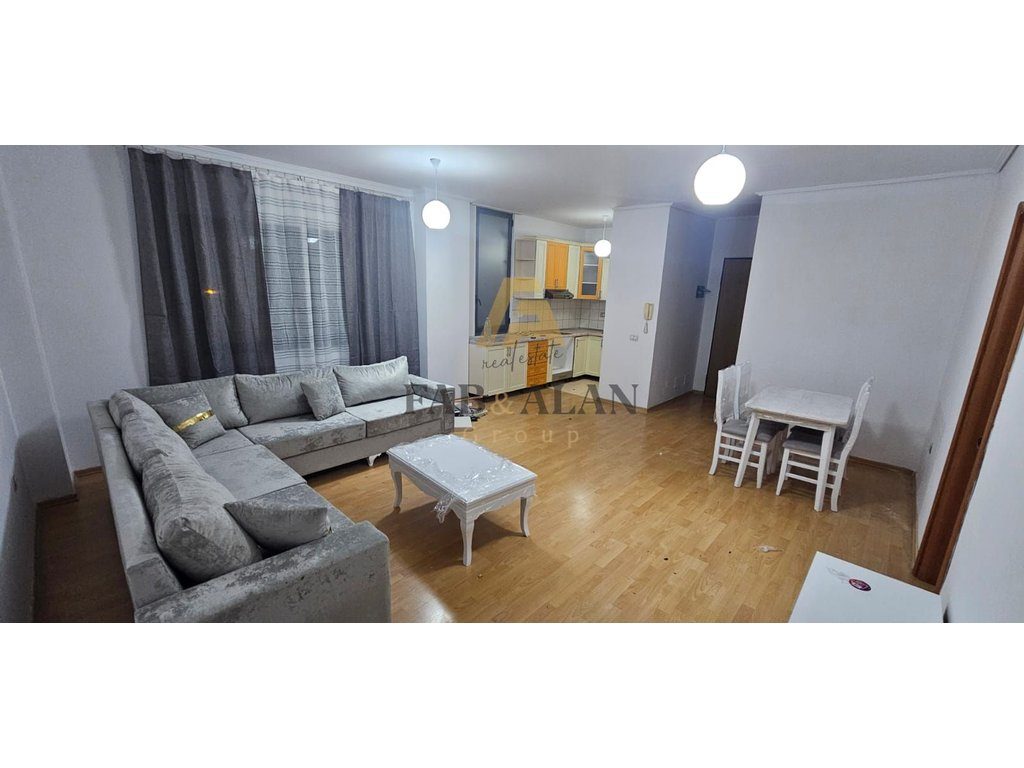 APARTAMENT ME QERA - RRUGA 3 DESHMORËT, YZBERISHT, NGJITUR ME SHKOLLËN E RE QË PO NDËRTOHET, PËRBALLË GRANDIT
jepet me qera 2+1+2, kati III Eur500 2