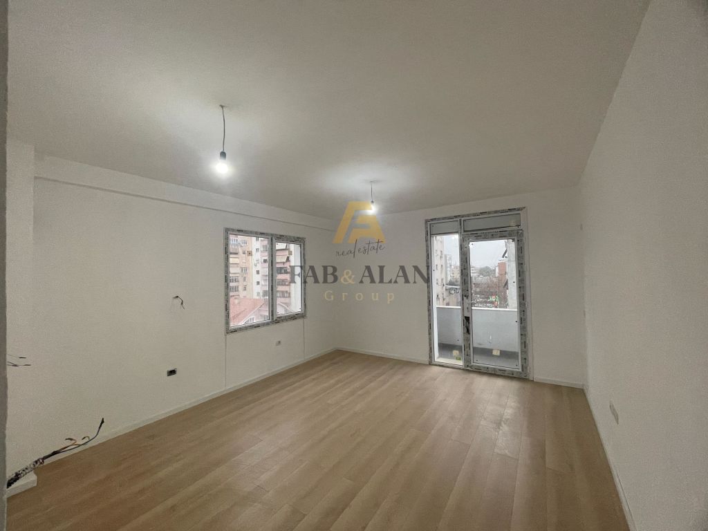 APARTAMENT 2+1 NE SHITJE TEK ISH FUSHA E AVIACIONIT!