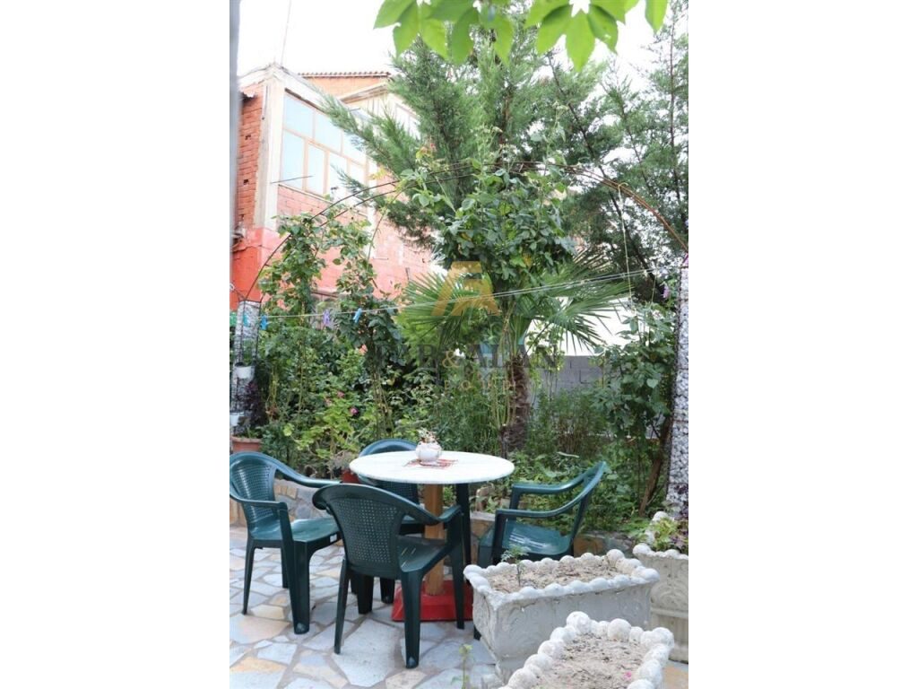 SHTEPI 3 KATESHE PER SHITJE NE POGRADEC!
