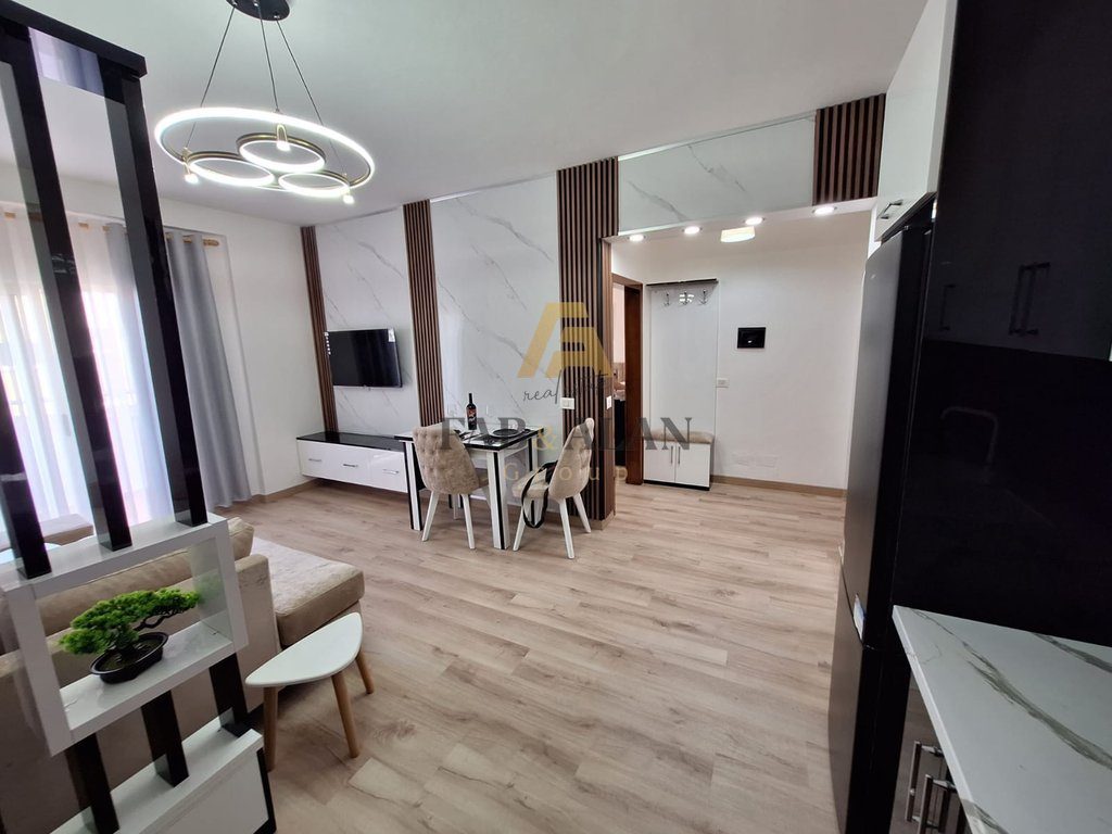 NE DURRES APARTAMENT LUKSOZ 1+1 PER SHITJE! 2