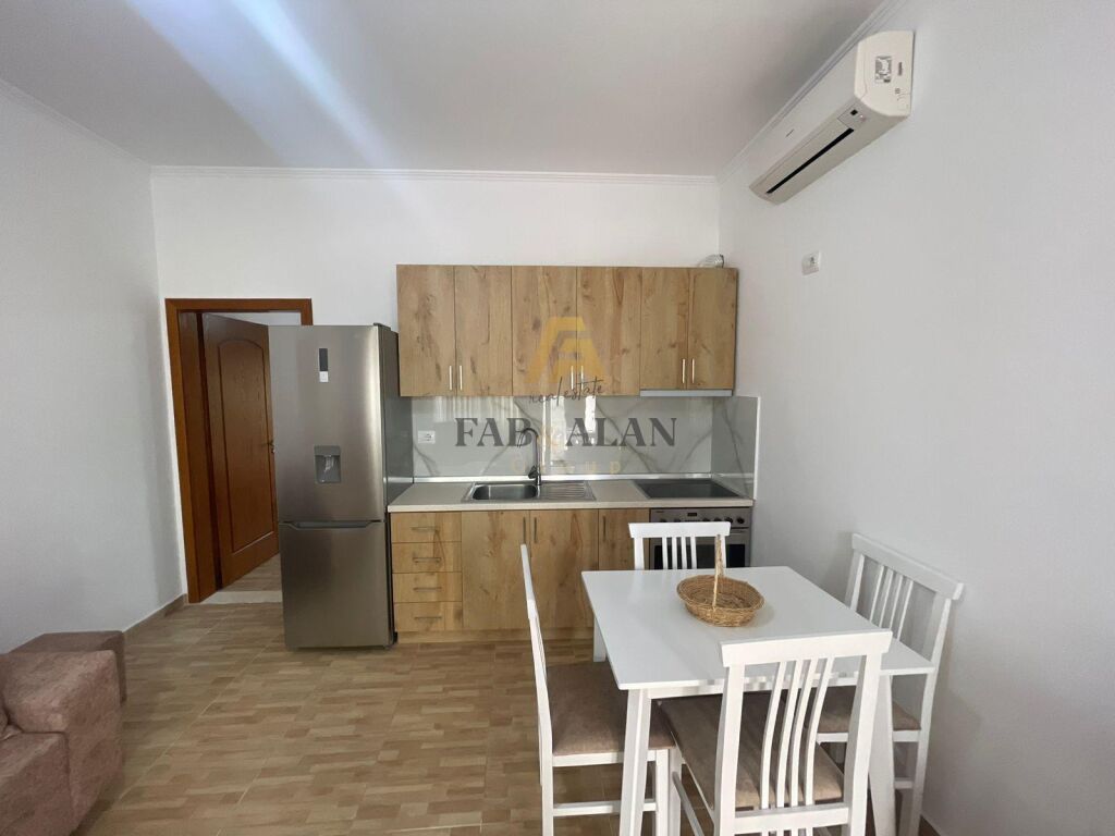 APARTAMENT ME QERA 1+1 TEK RRUGA E DIBRES! 2