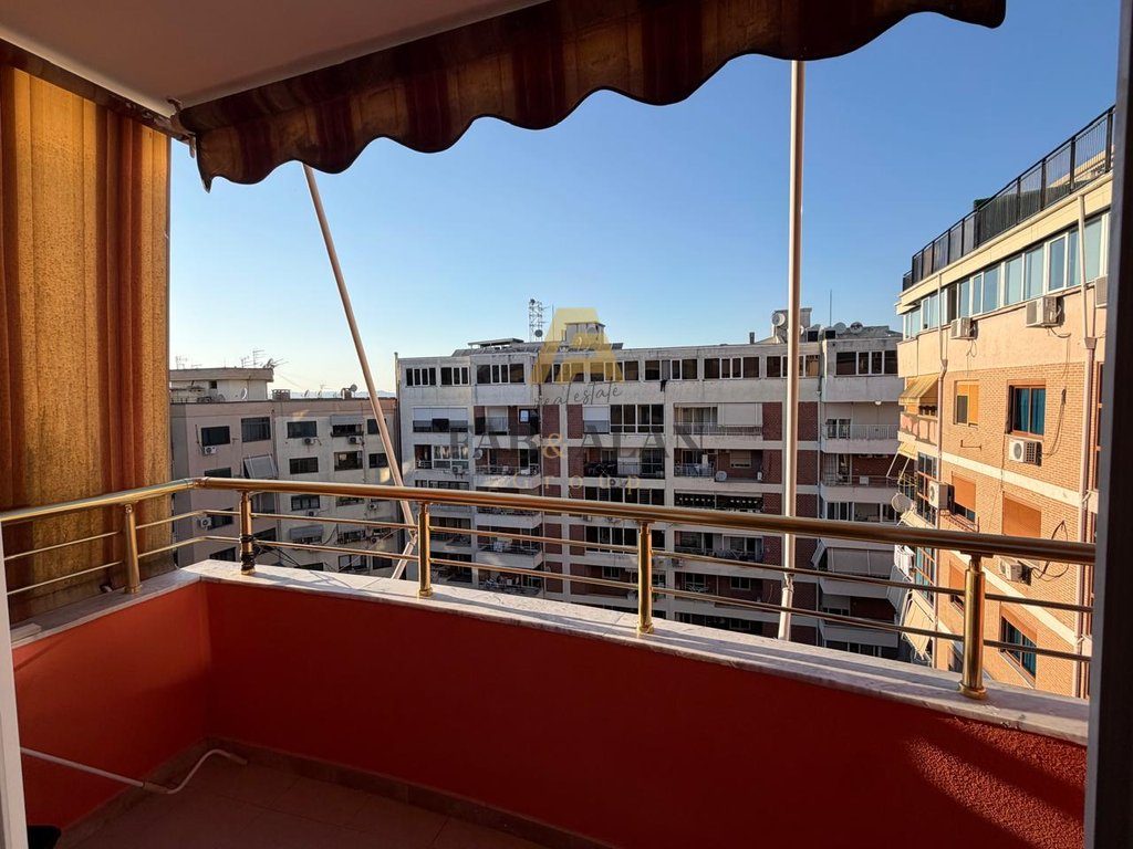 SHITET, APARTAMENT 2+1, ISH-STACIONI I TRENIT
TEL:0692055138 2