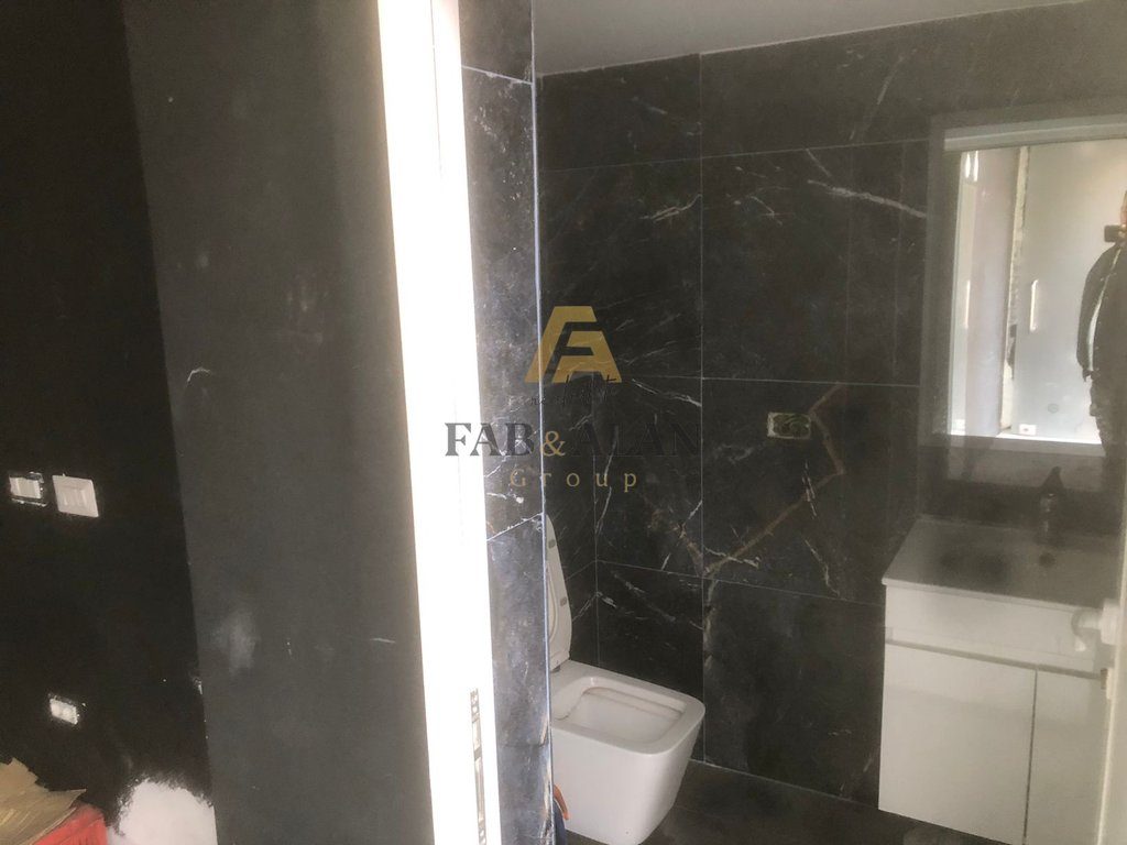 JEPET ME QIRA AMBIENT BIZNESI 300 M² NË ZONËN E SHESHIT WILLSON 4