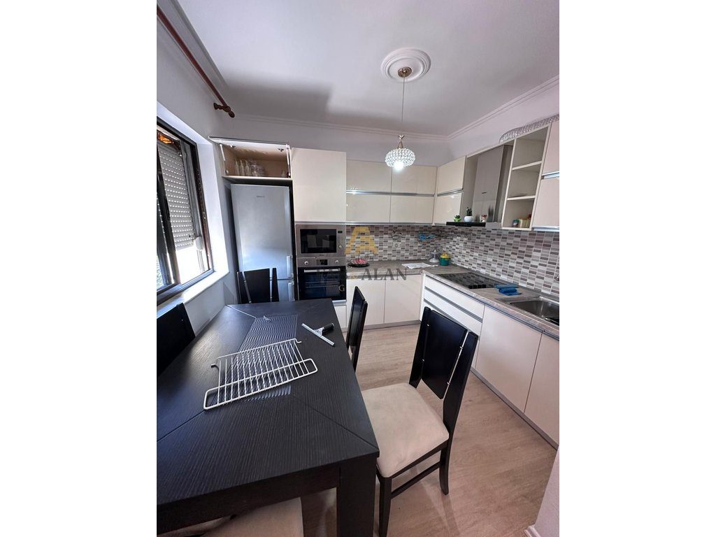 TEK RRUGA BARDHYL APARTAMENT 2+1 PER SHITJE! 2