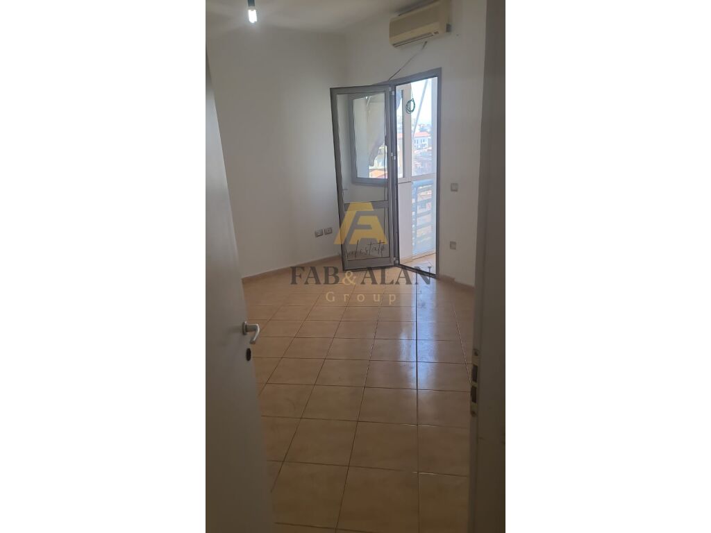 TEK RRETHRROTULLIMI I ZOGUT TE ZI APARTAMENT 2+1+2 PER SHITJE! 3