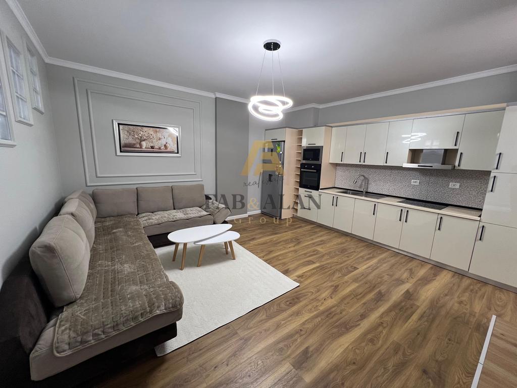NE MISTO MAME APARTAMENT 2+1 PER SHITJE!