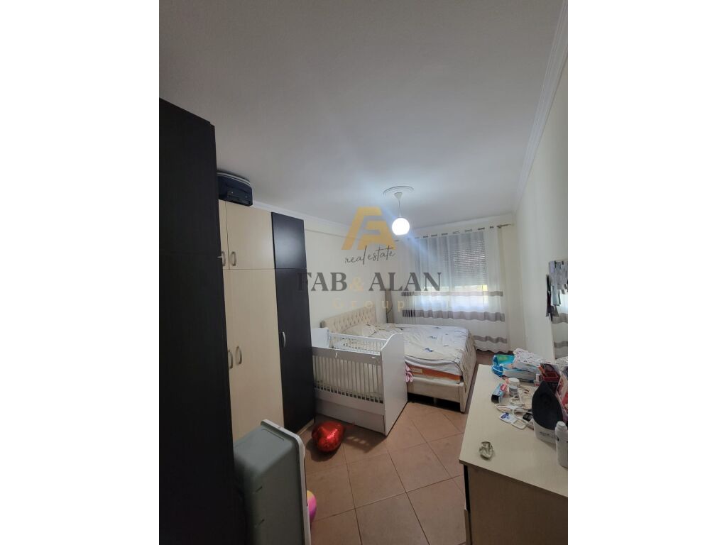 TEK 5 MAJI APARTAMENT 1+1 PER SHITJE ! 3