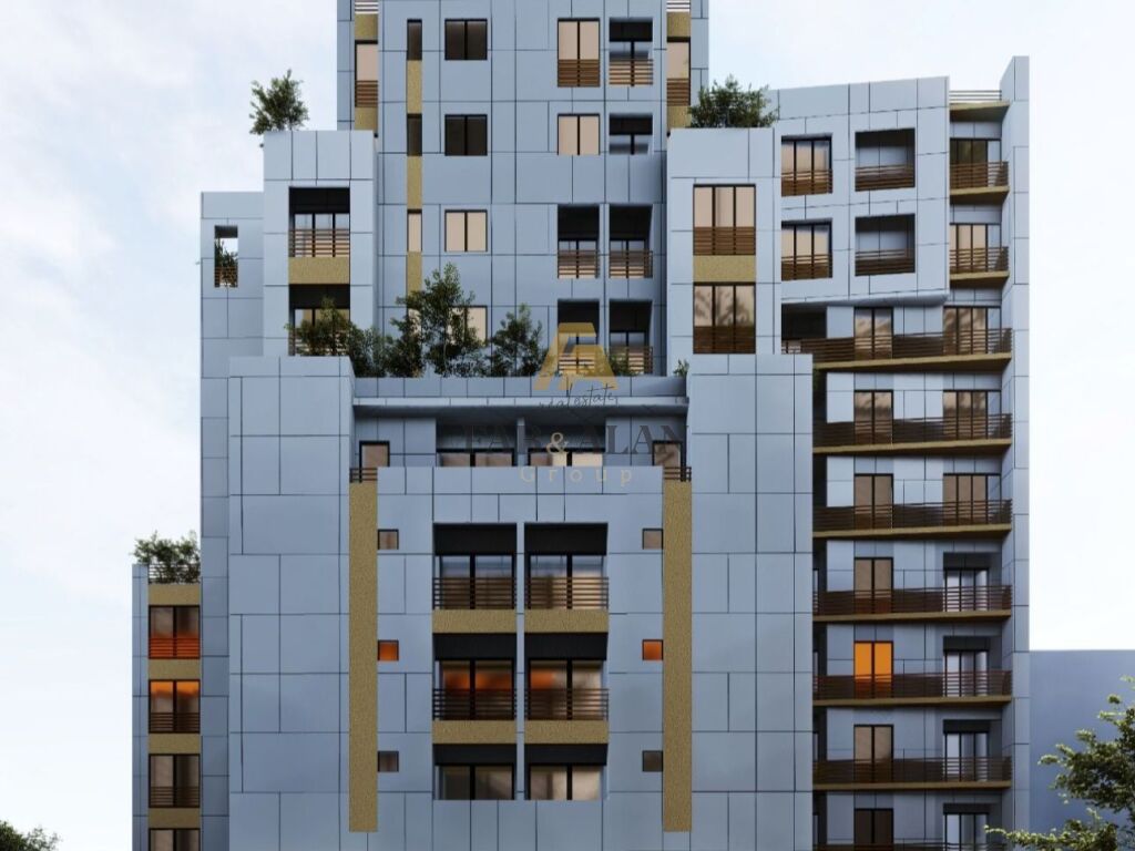 TEK SHKOLLA E BASHKUAR APARTAMENT 2+1+2 PER SHITJE!