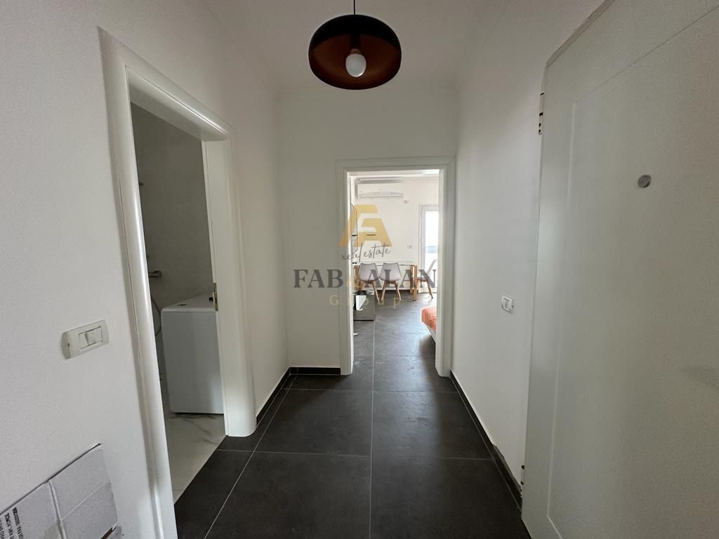 Penthouse, Shkëmbi i Kavajës 4