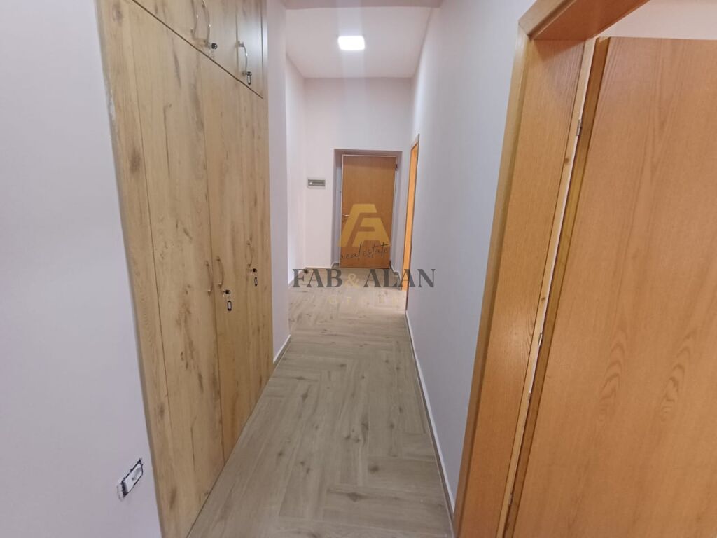 TEK SHALLVARET PERBALLE TAJVANIT AMBIENT BIZNESI PER QERA! 2